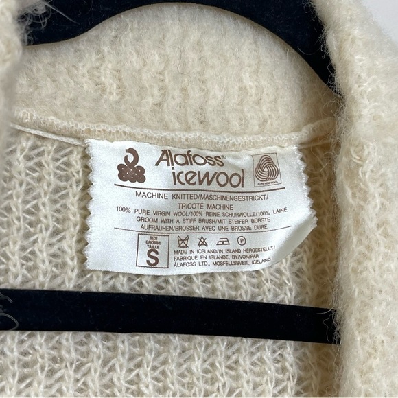 Alafoss Icewool Cardigan Sweater - Picture 3 of 4